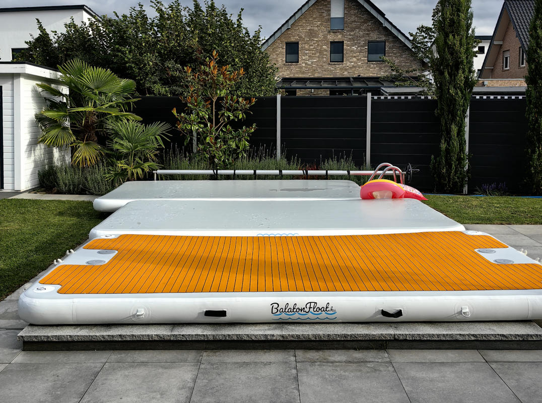 BalatonFloat platform medencefedésként